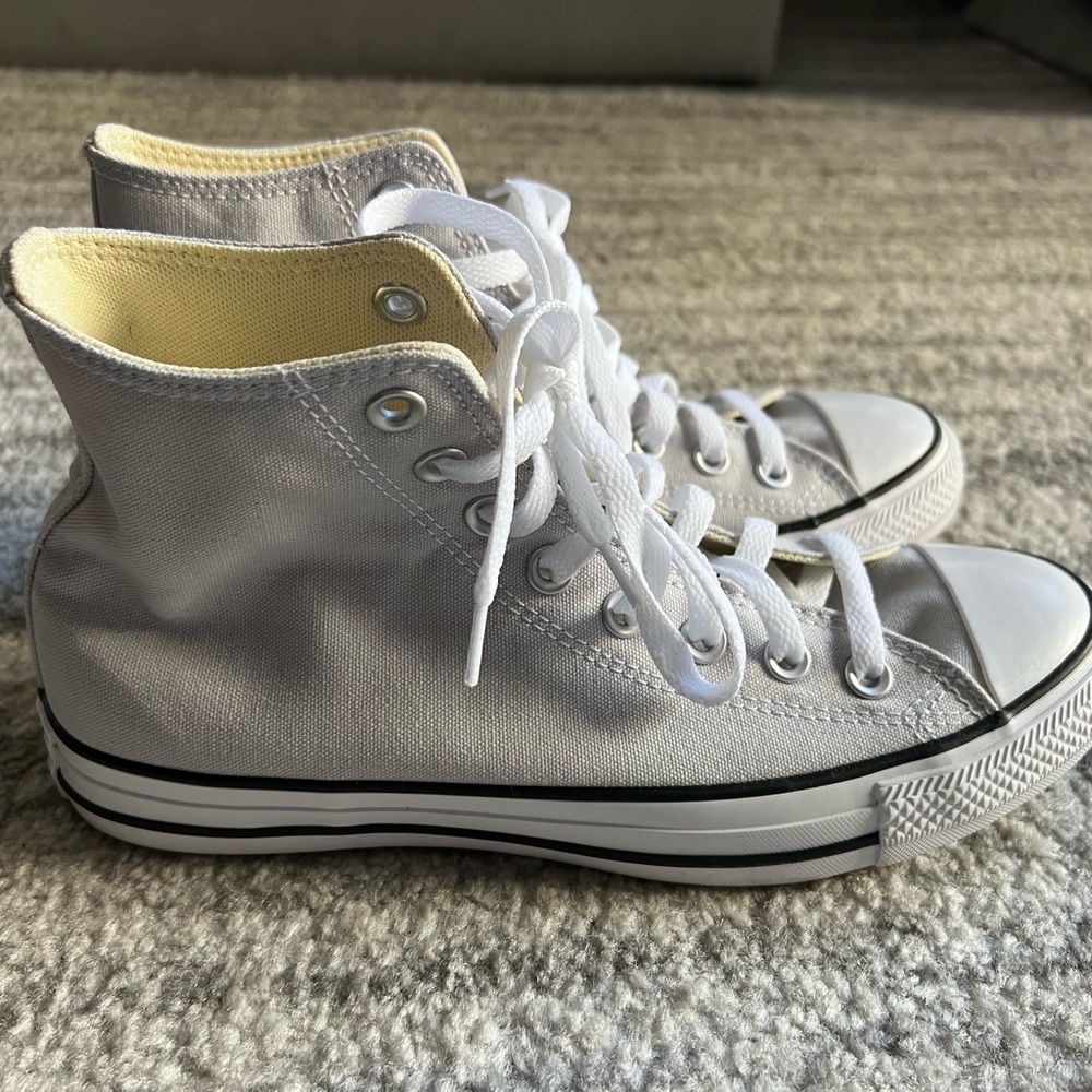 BRAND NEW High-Top Chuck Taylor All Star Classic Converse in Mouse